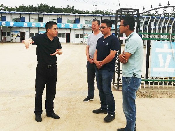 新能源公司董事长马有胜看望慰问京新高速(G7)新疆境内大乌段改扩建公路项目一线员工 新能源公司董事长马有胜看望慰问京新高速(G7)新疆境内大乌段改扩建公路项目一线员工