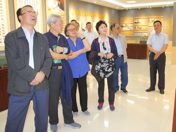 中国科协原副主席、中国生物多样性保护与绿色发展基金会名誉理事长刘恕一行调研全国荒漠化防治(机械治沙工程)试验示范基地 中国科协原副主席、中国生物多样性保护与绿色发展基金会名誉理事长刘恕一行调研全国荒漠化防治(机械治沙工程)试验示范基地