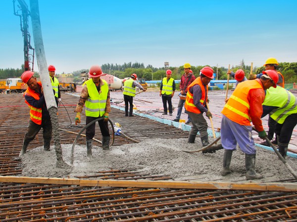 武威北二环项目杨家坝桥开工浇筑 武威北二环项目杨家坝桥开工浇筑