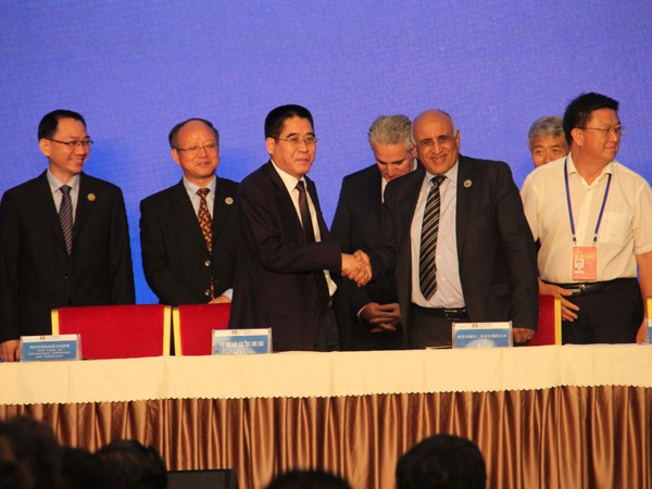 新能源公司与摩洛哥德拉-塔菲拉勒特大区 签订战略合作协议