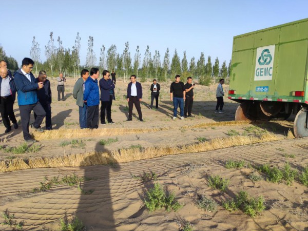 省科技厅副厅长巨有谦一行调研甘肃建投 全国荒漠化防治(机械治沙工程)试验示范基地 省科技厅副厅长巨有谦一行调研甘肃建投 全国荒漠化防治(机械治沙工程)试验示范基地