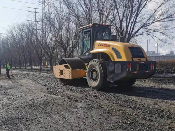 乌鲁木齐机场改扩建土方工程项目  正在进行时