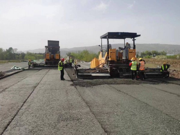 炎炎夏日大干忙 项目建设不停歇 ——临夏市环城北路六区及连接线建设项目掀起施工热潮 炎炎夏日大干忙 项目建设不停歇 ——临夏市环城北路六区及连接线建设项目掀起施工热潮