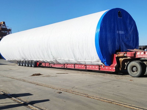 新能源公司张掖临泽金风30万千瓦风电项目首套塔筒顺利发货