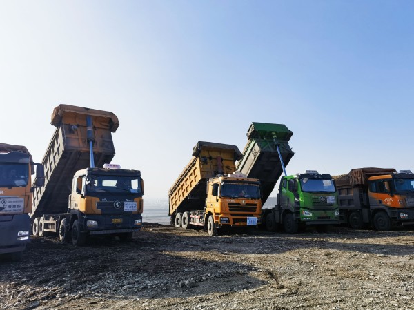 【“三抓三促”行动进行时】  甘肃建投路桥工程有限公司乌鲁木齐机场改扩建土方工程项目有序推进