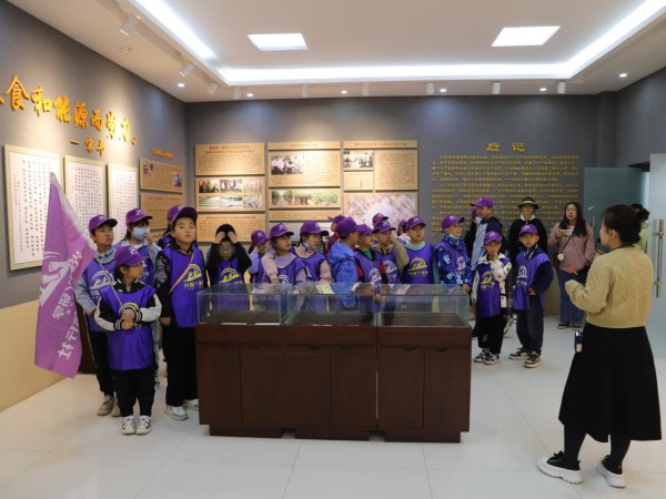 金宝慱亚洲体育沙漠研学旅行基地举办“沙漠寻绿，夺宝之旅”主题研学活动