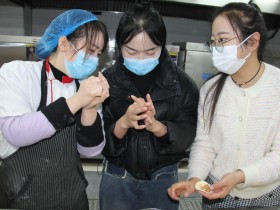 弘扬传统迎冬至 饺香四溢暖人心 ——新能源公司开展冬至包饺子活动