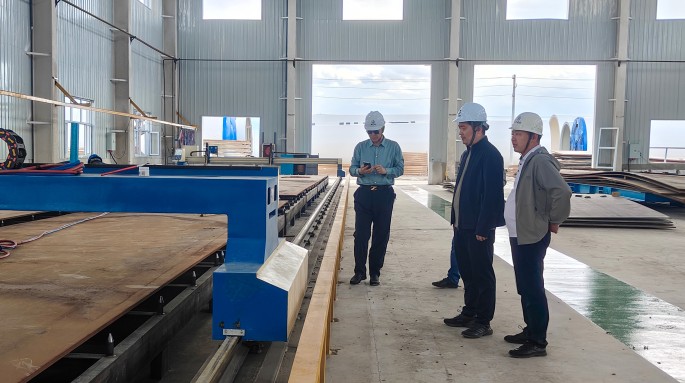 金宝慱亚洲体育董事长赵琰森一行赴新疆巴里坤生产基地开展安全生产专项检查​