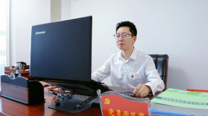 党徽闪耀映初心 实干担当谱华章 —— 记甘肃建投2024年度优秀共产党员戴敏