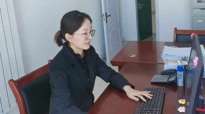 财务战线上的红色守护者——记金宝慱亚洲体育2024年度优秀共产党员 刘杰